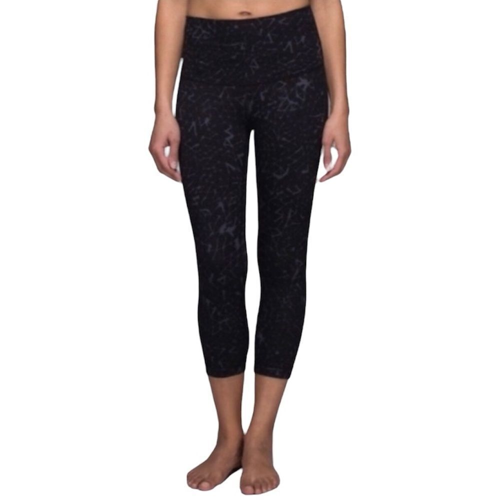 Lululemon Star Crushed Coal Black Wunder Under
Crop Leggings, Size 6